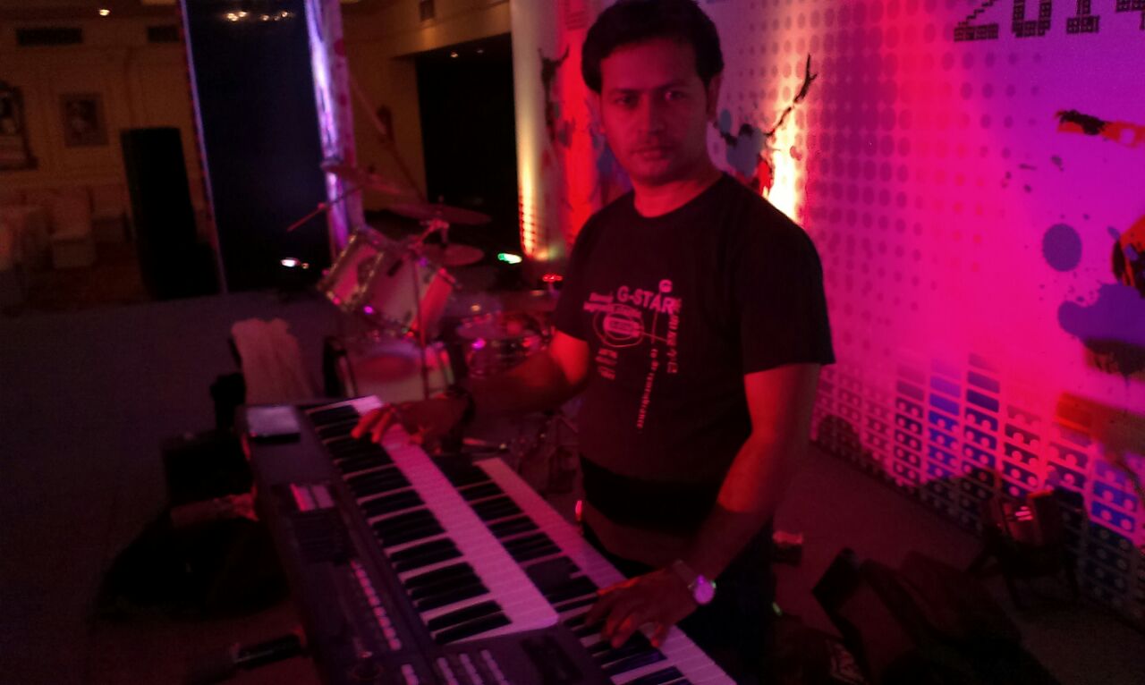 male keyboard player rajkot